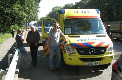 Nederlandse ambulances naar Oekraïne - klik voor meer foto's op Facebook