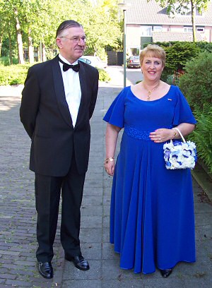 Beja en Henk Kluiters klaar voor vertrek naar galadiner van Koningin Beatrix en President Joesjtsjenko